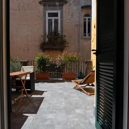 Galluppi Studio Flat - Spanish Quarters - By Houseinnaples *